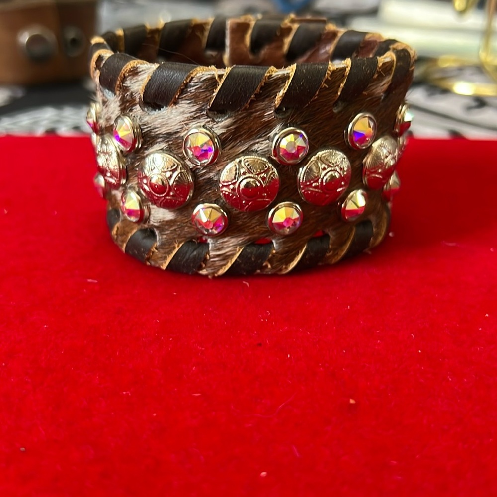 Kurtmen Bling Hide Hair Leather Cuff